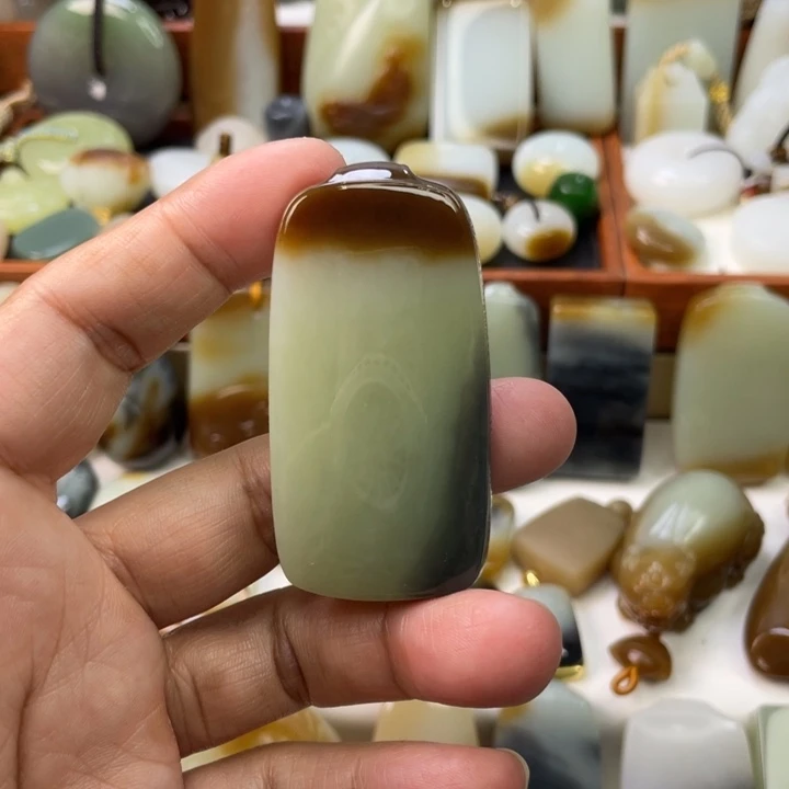 和田玉未镶嵌颈饰