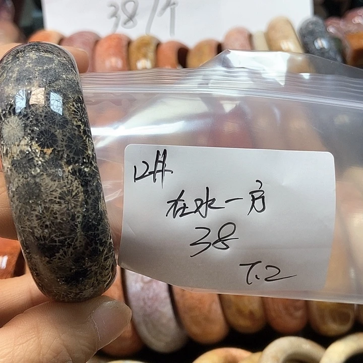 硅化珊瑚（珊瑚玉）11未镶嵌在**方12