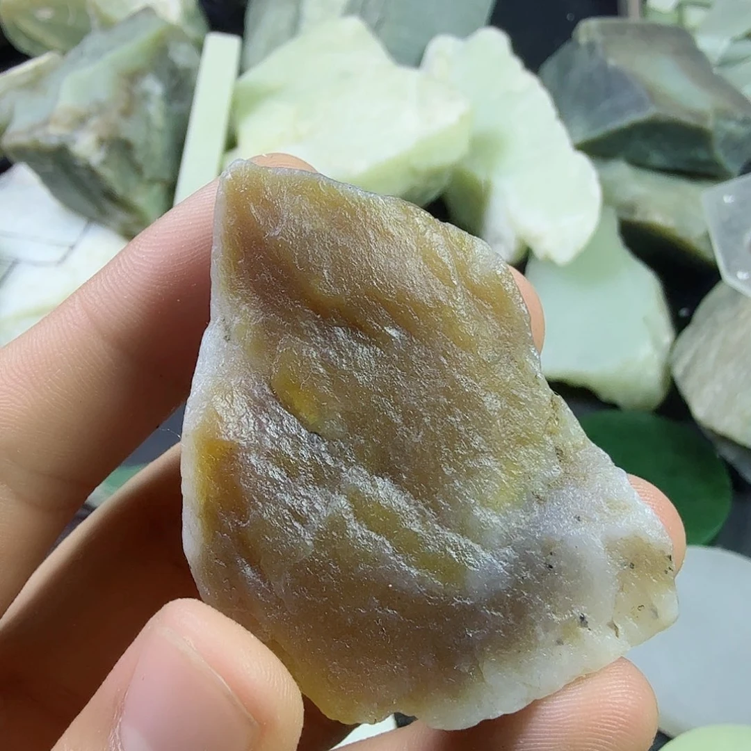 和田玉（糖玉）未镶嵌珠宝奇石