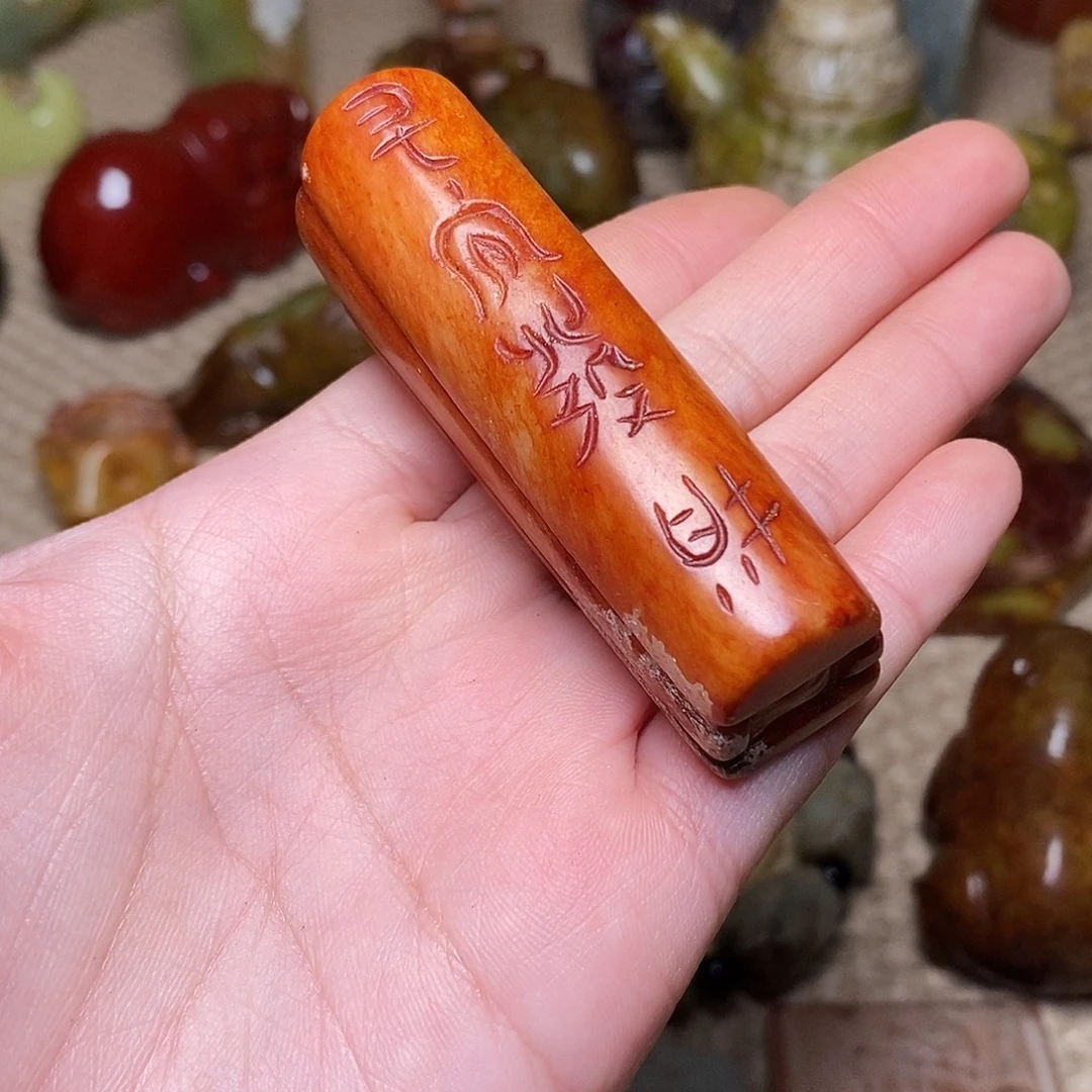 小***孩蛇纹石玉未镶嵌颈饰