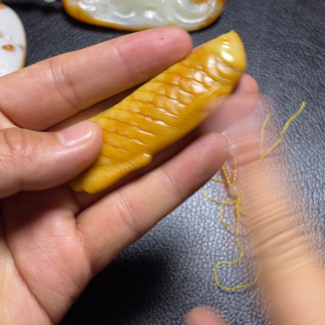 不***客和田玉未镶嵌颈饰