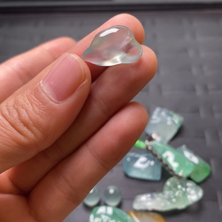 定制翡翠未镶嵌高冰小胶块随型戒指料