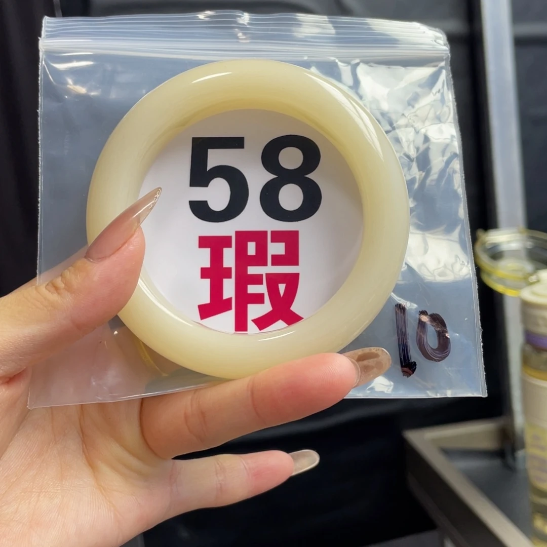 未镶嵌手镯石英质玉