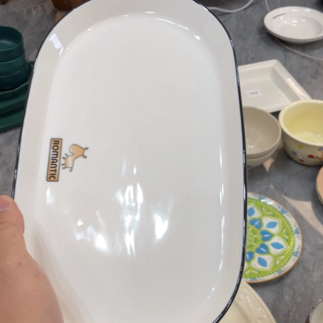 陶瓷微瑕餐具介意勿拍，满18飞！