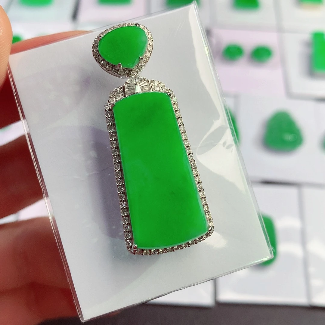 吊坠(不含链)未镶嵌翡翠