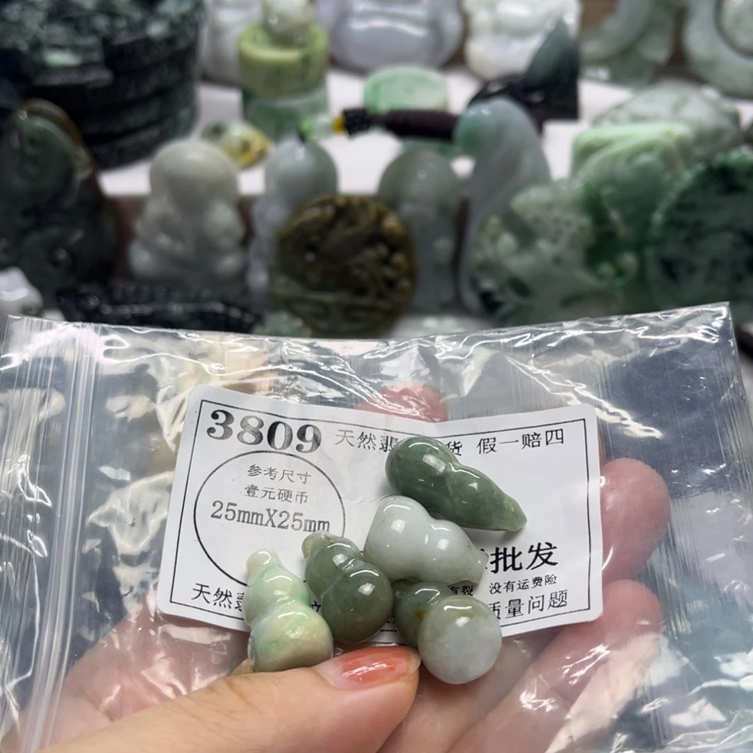 翡翠未镶嵌颈饰3809