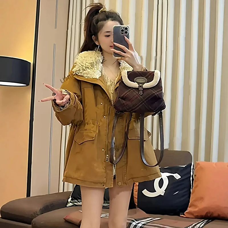 2025秋冬季新款网红女士中长款羊羔毛拼接外套加厚保暖收腰派克服