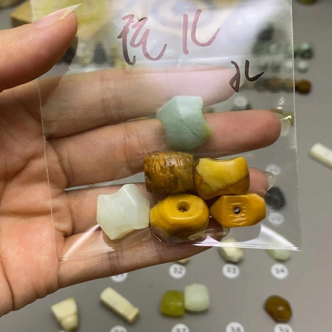 玩***儿未镶嵌蛇纹石玉配饰