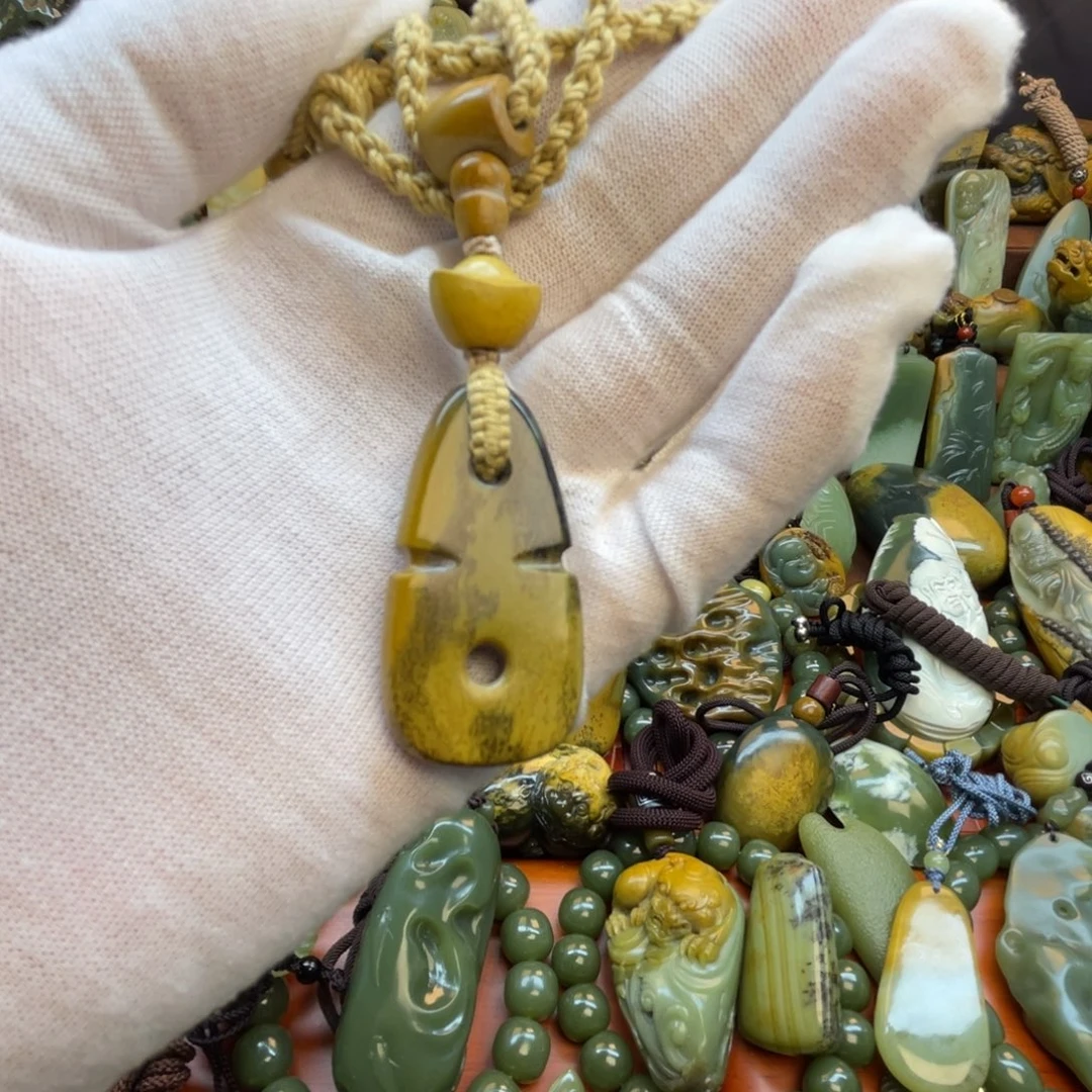 对***歌岫岩河磨玉（透闪石质玉）未镶嵌颈饰