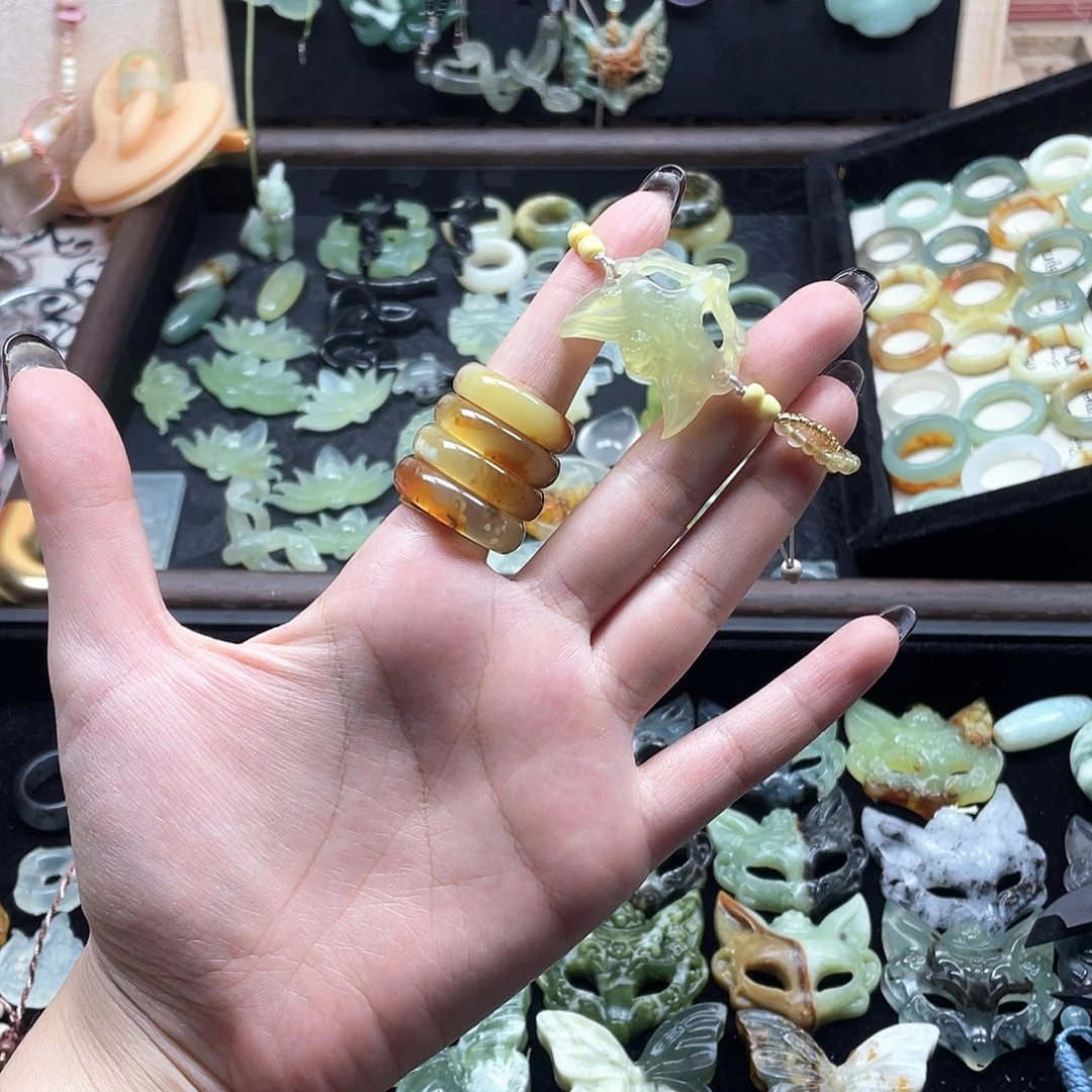 蛇纹石玉未镶嵌颈饰福利手链