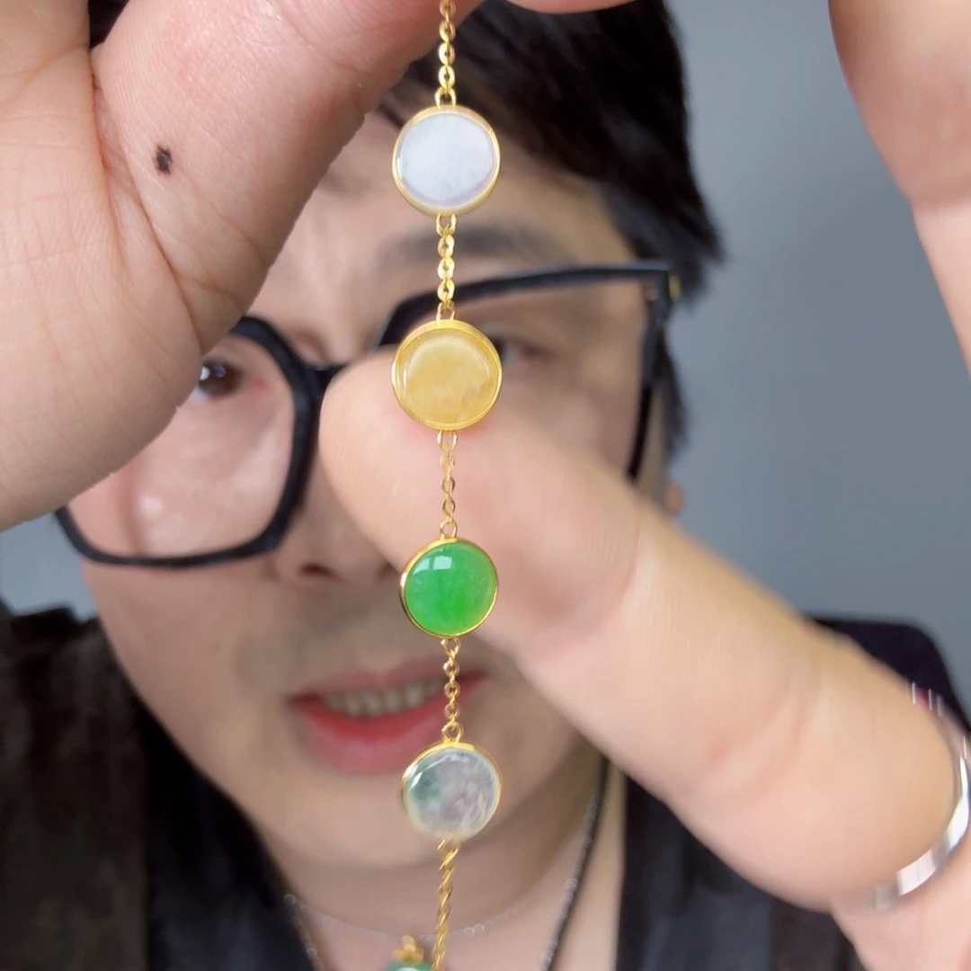 穿***云翡翠18K金镶嵌颈饰一件