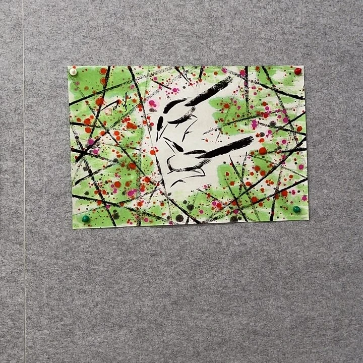 国画花鸟等图案为一体而得