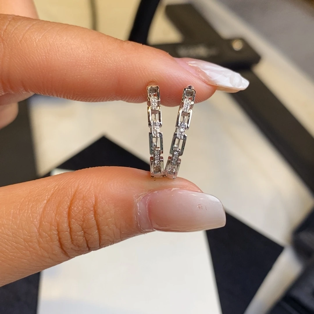 钻石耳饰18K金镶嵌设计款锁链耳包（搭甜甜圈，路路通