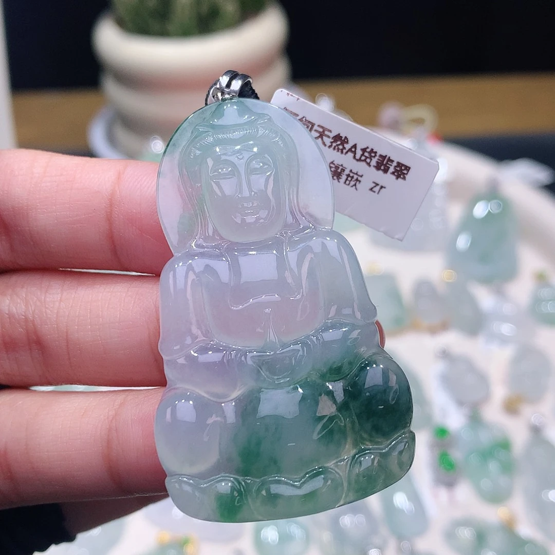 颈饰18K金镶嵌翡翠观音