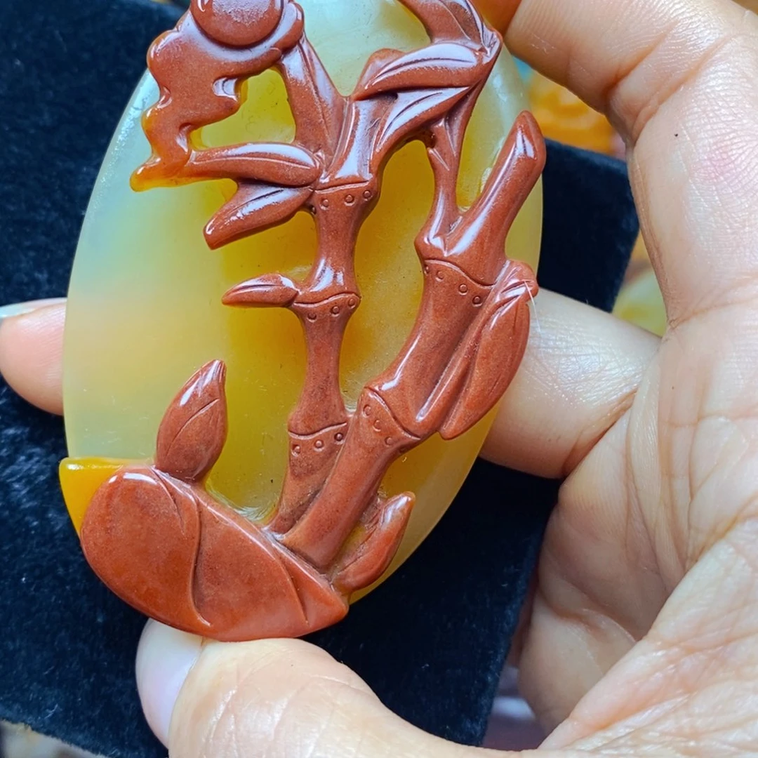未镶嵌石英质玉（黄龙玉）颈饰