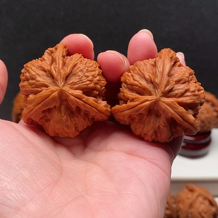 G***T文玩核桃吊坠白奔