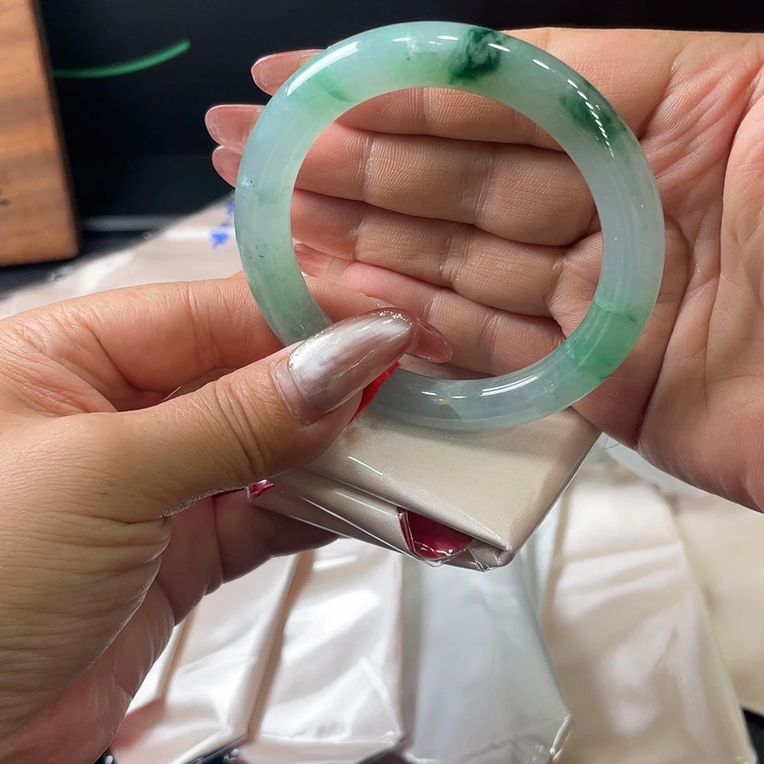 翡翠未镶嵌手镯57.1圆条