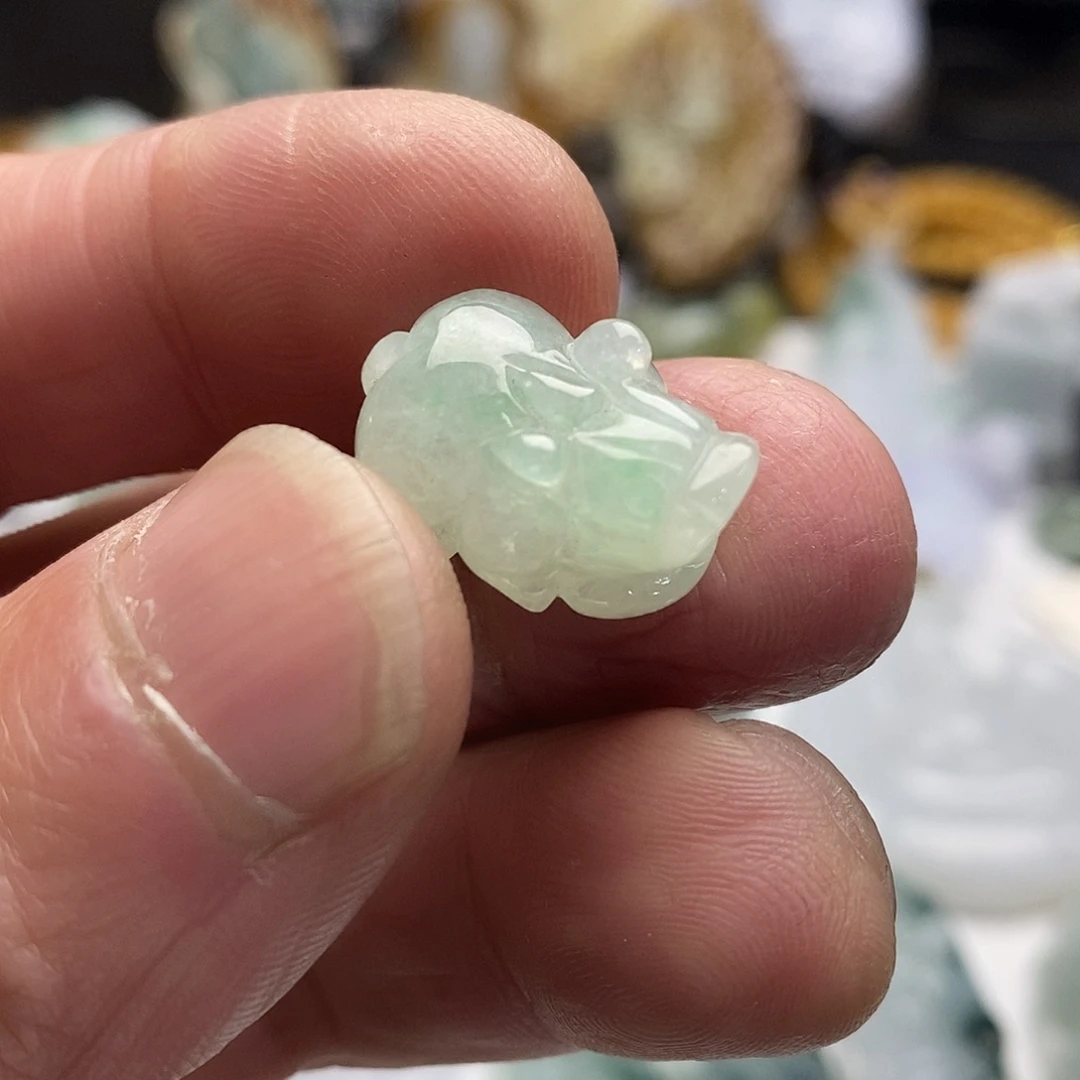 翡翠未镶嵌颈饰貔貅