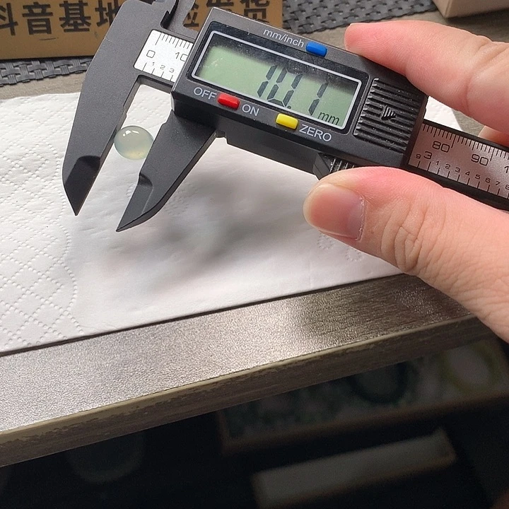 颈饰未镶嵌翡翠灯泡