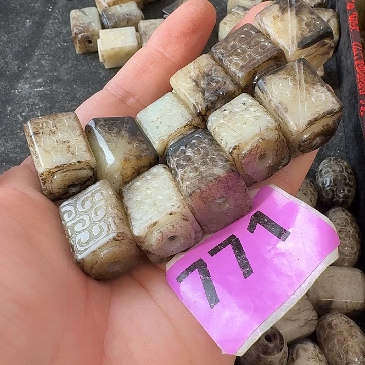 用***2和田玉未镶嵌颈饰