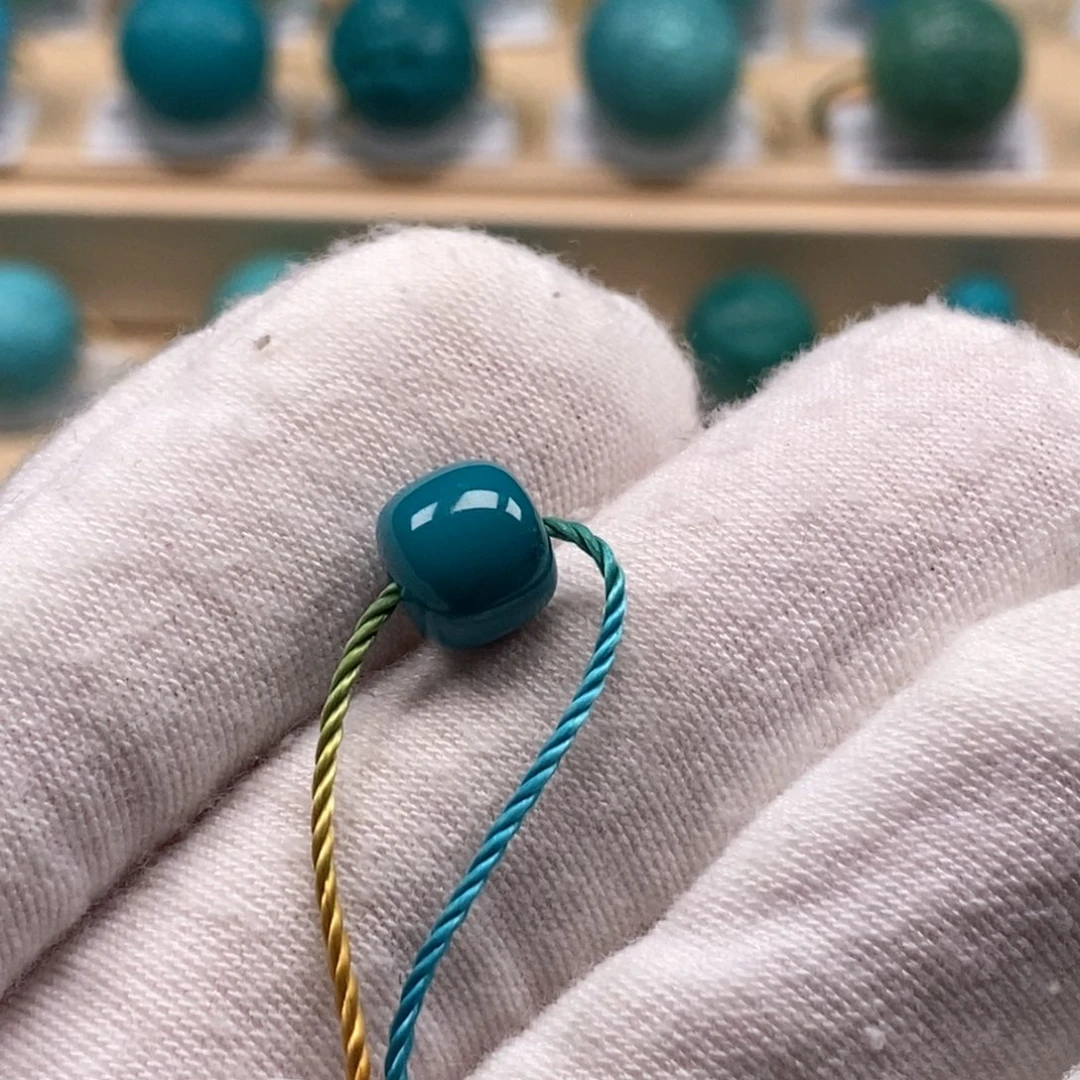 雨***山绿松石未镶嵌精品原矿高瓷绿松石