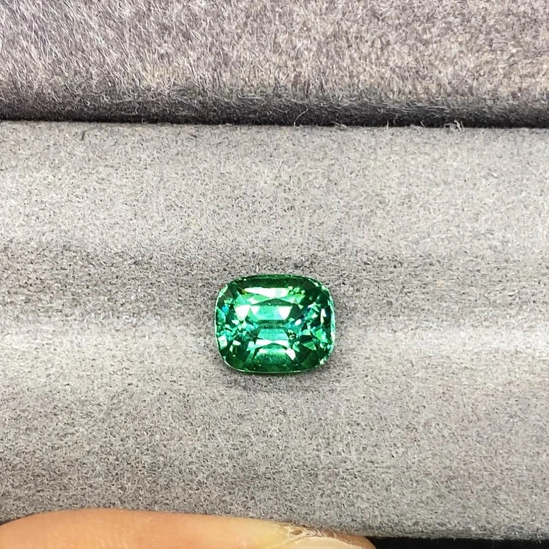 3.15克拉天然全净玻璃体满火彩拉贡碧玺碧玺未镶嵌