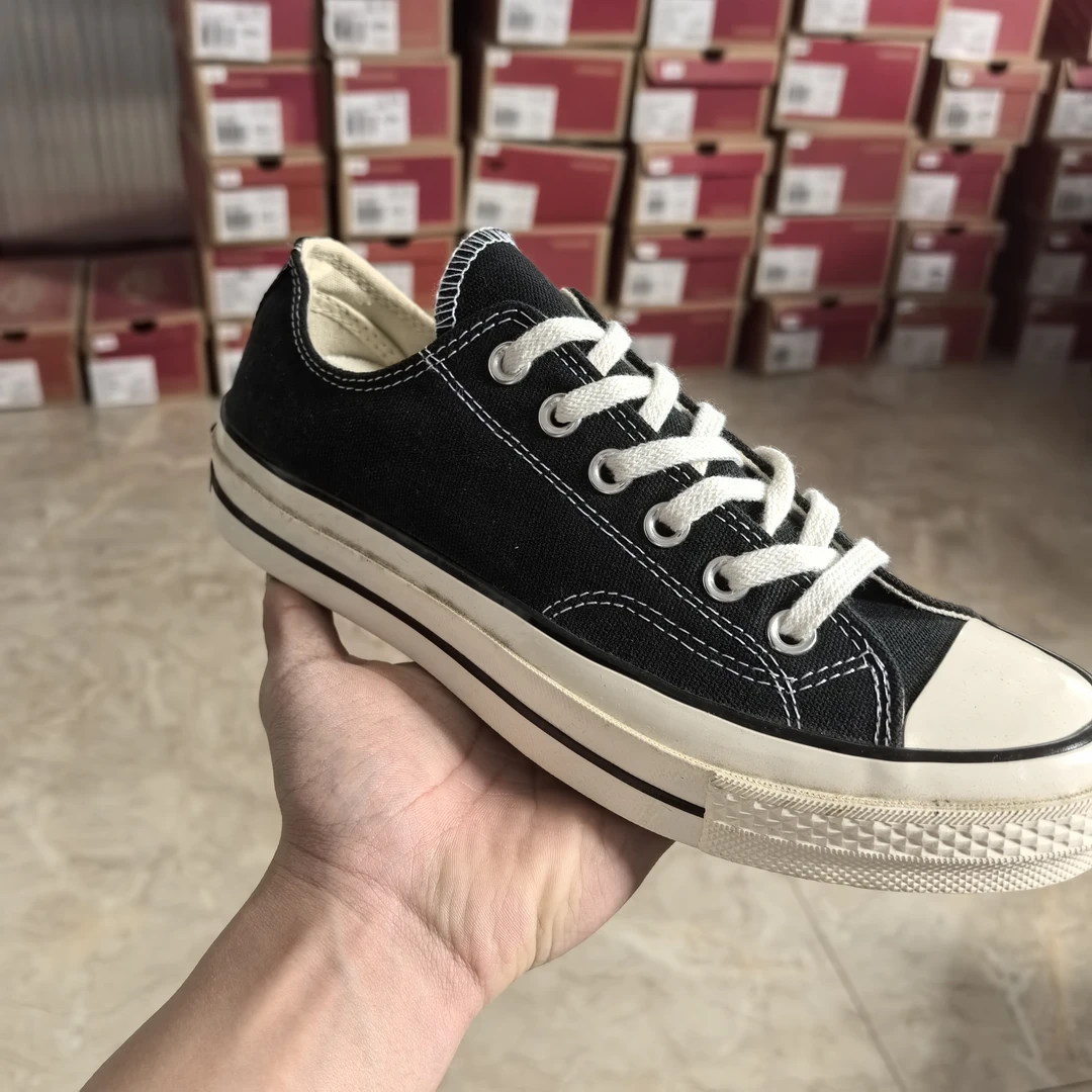 黑色低帮  帆布鞋