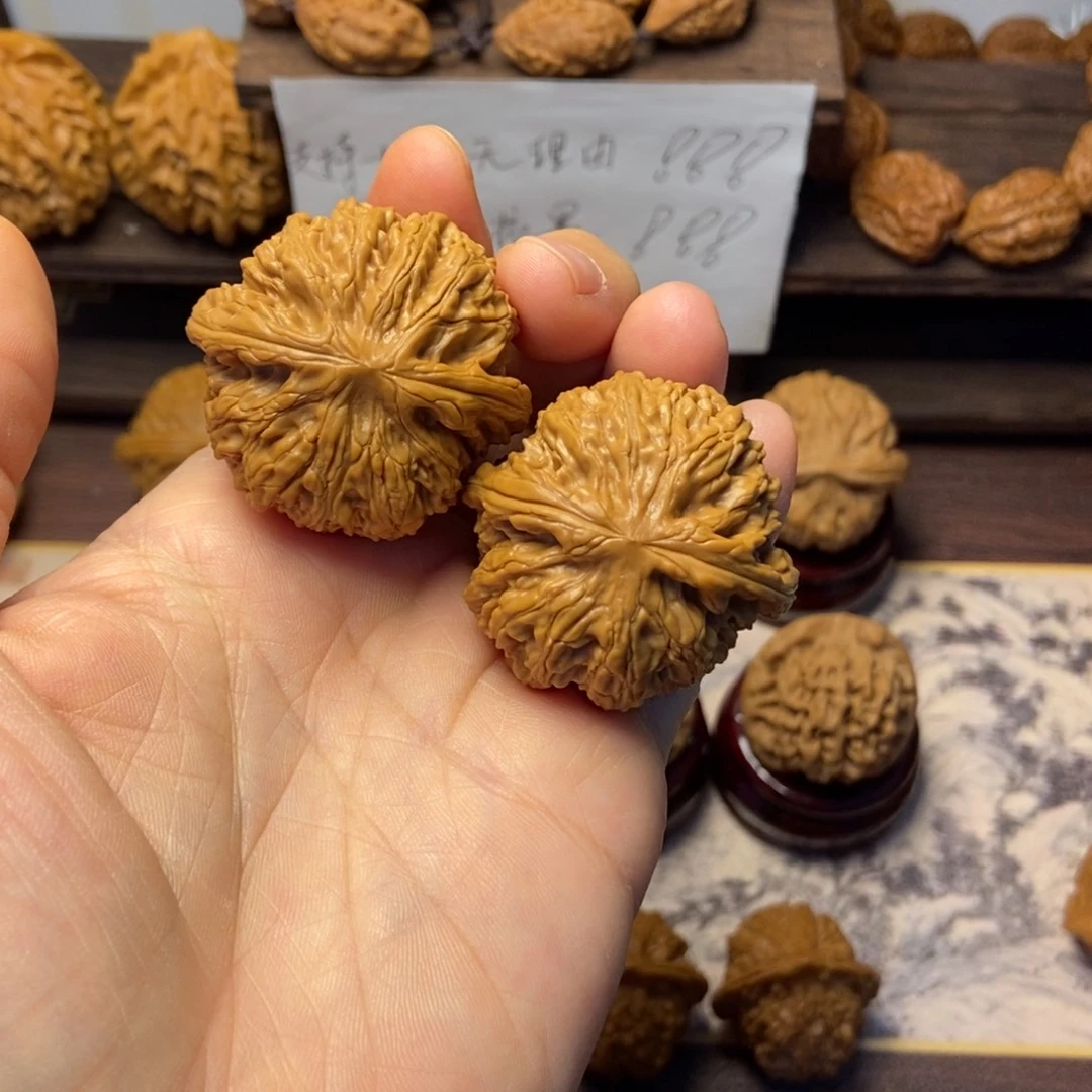 把件文玩核桃女娲石尺寸40