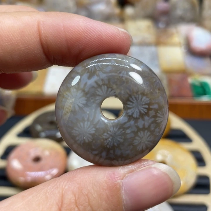硅化玉未镶嵌颈饰k38