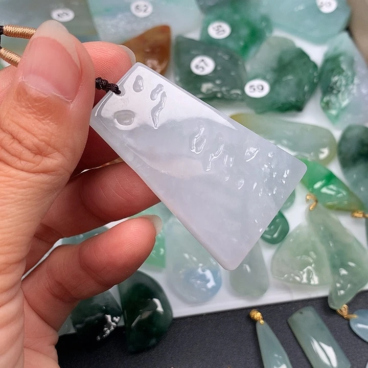 翡翠未镶嵌颈饰随型