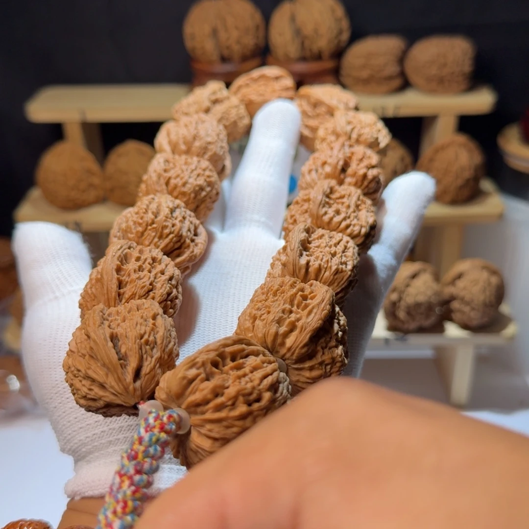 文玩核桃把件10号，32南疆石手持