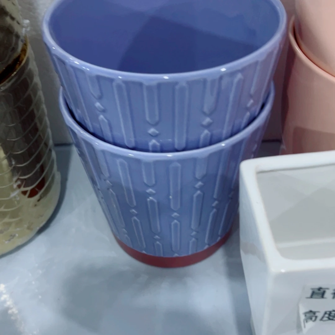 有孔，陶瓷花盆满10米包邮发货。