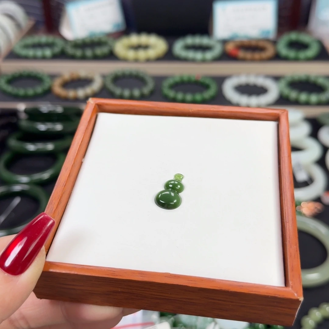 多***亿和田玉未镶嵌吊坠(不含链)