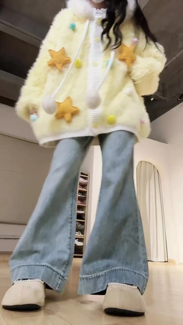 2025秋冬新款多巴胺穿搭连帽毛毛外套打底衫加绒牛仔裤时尚三件套