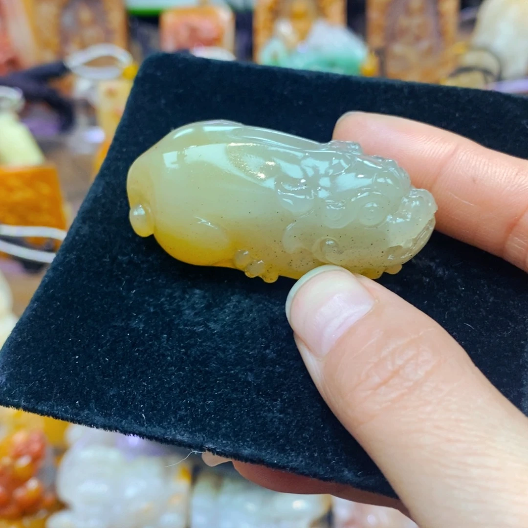 未镶嵌石英质玉（黄龙玉）吊坠(不含链)