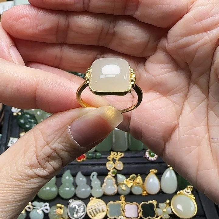 疯****和田玉银S925镶嵌戒指