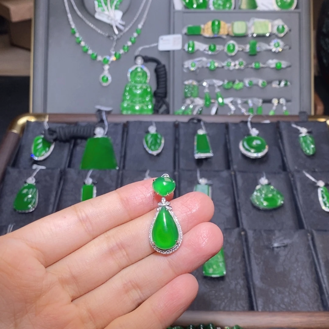 翡翠9K金镶嵌吊坠(不含链)水滴吊坠