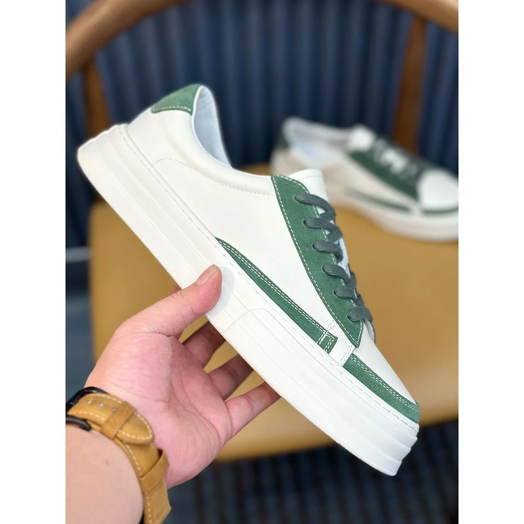 2025年春季新款小白鞋男真皮休闲百搭运动鞋男潮流简约透气板鞋男