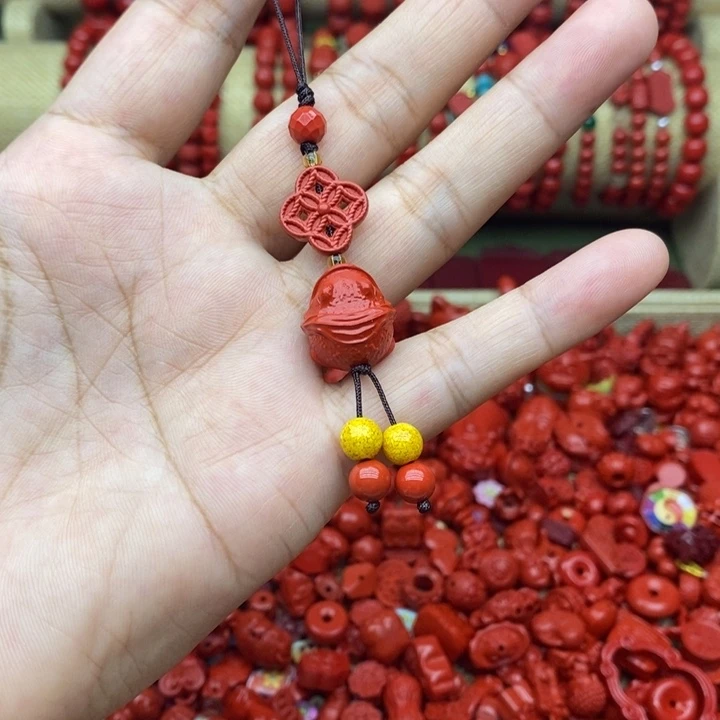 天然辰砂金蟾手机挂件