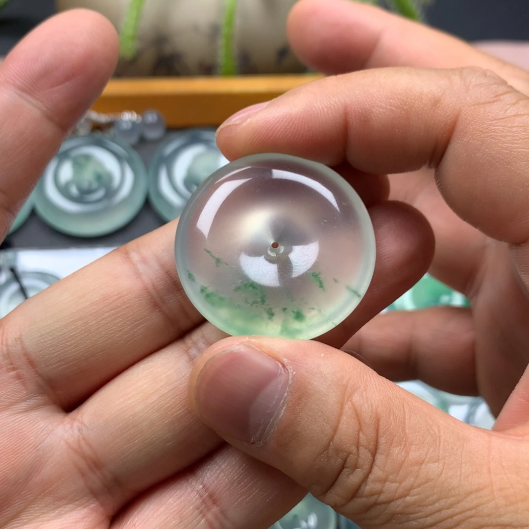 翡翠未镶嵌颈饰平安扣