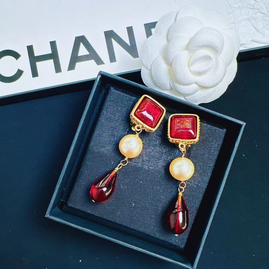 95新 Chanel/香奈儿 柚礼中古/香奈儿红琉璃珍珠扫肩耳夹LZ501385