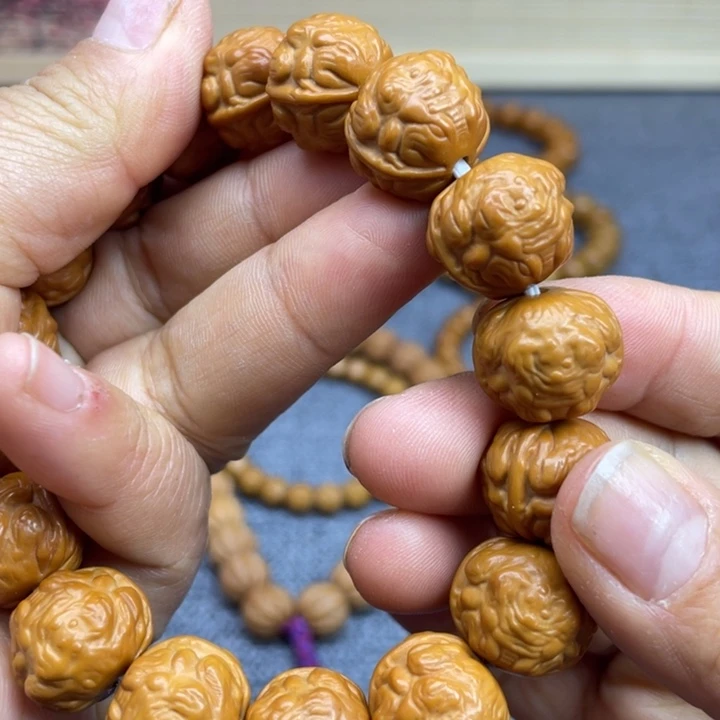 吊坠猴头核桃双面精雕蟾王1.6