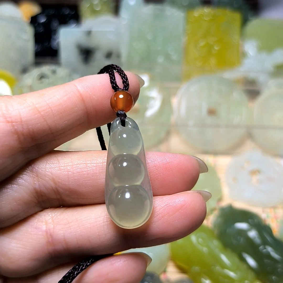 蛇纹石玉颈饰未镶嵌李*笙