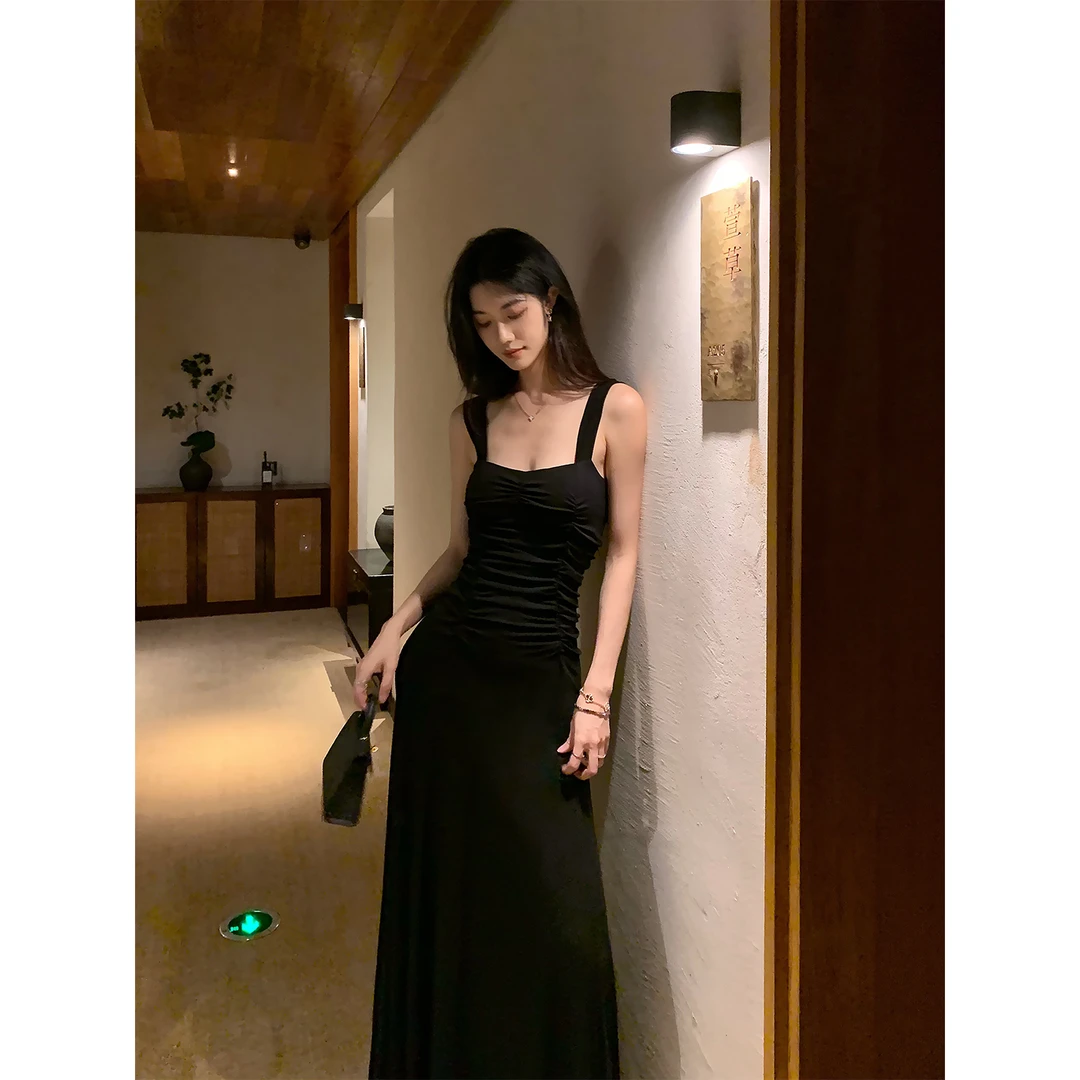 Norain不下雨 黑色方领宽肩带包臀裙弹力针织裙吊带连衣裙裙子女