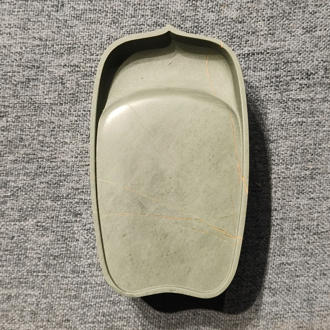 老坑洮砚，喇嘛崖老坑鸭头绿莲瓣砚，尺寸10.3*6.1*3厘米