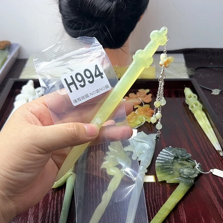 蛇纹石玉发饰合金白**颜