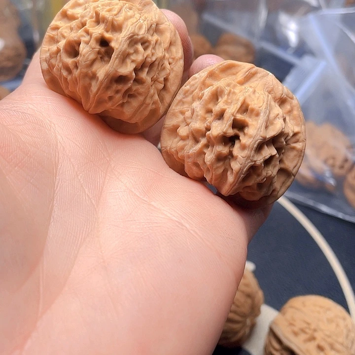 文玩核桃吊坠天地一对
