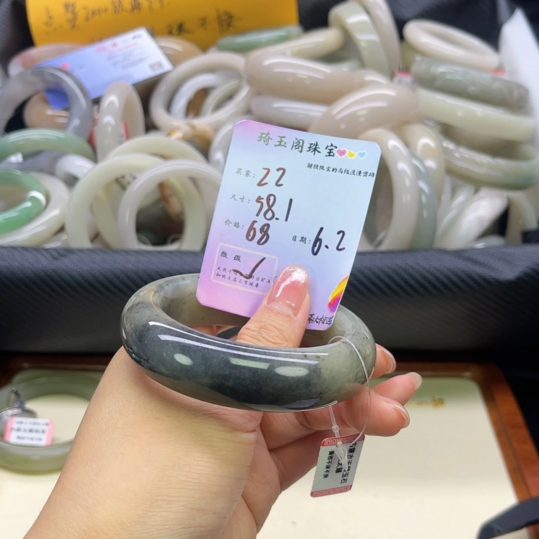 【闪购商品】石英质玉手镯未镶嵌