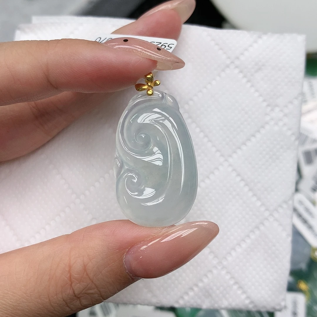 颈饰18K金镶嵌翡翠