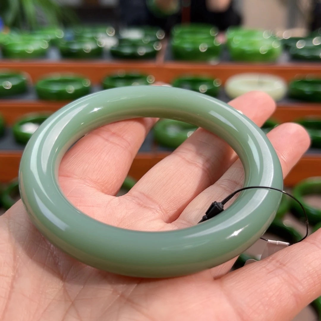 未镶嵌手镯和田玉（碧玉）